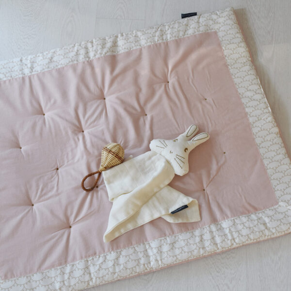 ambiance-tapis-eveil-rectangulaire-rivoli-rose-maison-charlotte.jpg